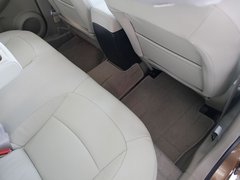 东风日产 逍客 2.0 CVT 第二排座椅下方整体