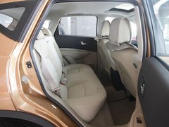东风日产 逍客 2.0 CVT 第二排座椅正视图