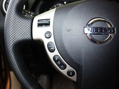 东风日产 逍客 2.0 CVT 方向盘左侧