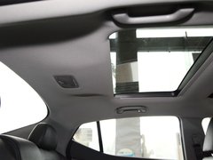 东风悦达起亚  起亚K5 2.0L AT 第二排车顶上方