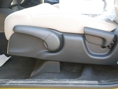 广汽本田  飞度 1.5 AT 驾驶席侧面特写