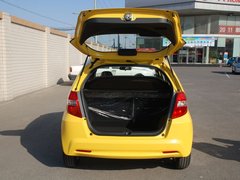 广汽本田  飞度 1.5 AT 后备箱整体特写