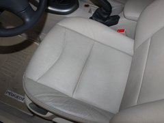 东风标致  标致408 2.0 MT 驾驶席坐垫特写