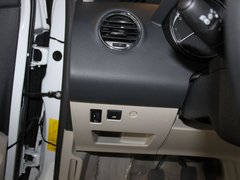 东风标致 标致408 2.0 MT 方向盘左后仪表台