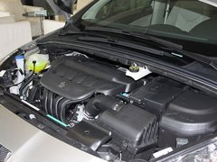 东风标致  标致408 2.0 AT 发动机局部特写