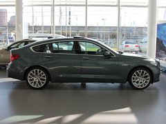 宝马(进口)  535i 3.0T  AT 车辆正右侧