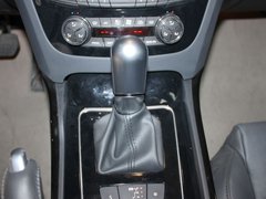 东风标致 508 2.3 AT 挂档把手特写