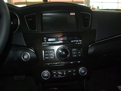 起亚(进口) 凯尊 2.4L AT 中控仪表台总特写
