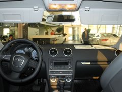 奥迪(进口)  A3 Sportback 1.4T 前遮阳板打开