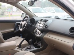 一汽丰田  RAV4 2.4 AT 中控台右侧