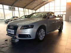 一汽奥迪  A4L 2.0 TFSI CVT 车辆左前45度视角