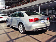 一汽奥迪  A4L 2.0 TFSI(155kW) CVT 车辆左后45度视角