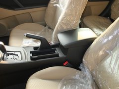 长安马自达  Mazda3星骋 1.6 AT 前排座椅中央中间