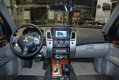 三菱(进口)  帕杰罗劲畅 3.0 AT 中控台整体