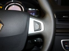 雷诺  梅甘娜CC 2.0 CVT 方向盘右侧