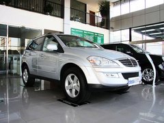 双龙汽车  享御 2.0 AT 车辆右侧45度角