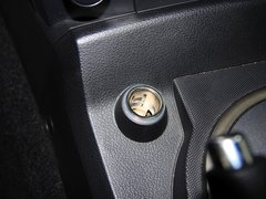 爱腾 2011款 2.0T 自动 两驱豪华导航版 5座