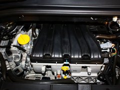 雷诺  2.0L CVT 发动机主体特写