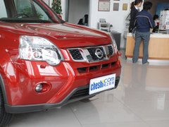 东风日产 奇骏 2.5L CVT 车辆车头部分特写