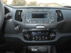 东风悦达起亚  智跑 2.0 GLS AT 中控仪表台总特写
