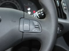 东风悦达起亚  智跑 2.0L AT 方向盘右侧