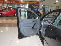 东风标致  508 2.0 AT 左前车门正视图