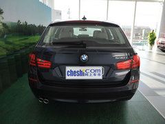 宝马(进口) 530i 3.0L AT 车辆正后方尾部视角