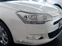 東風(fēng)雪鐵龍  C5 2.3L AT 車輛右前大燈45度視角