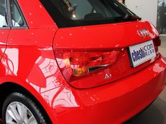 奥迪(进口) A1 30TFSI 1.4T 车辆左后大灯45度视角
