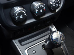 指南者(进口) 2013款 2.4L CVT 炫黑导航版 5座