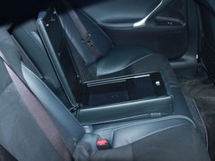 雷克萨斯  IS250 F-Sport 2.5 AT 第二排座椅中间特写