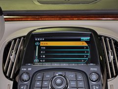 别克 2.4L 中控仪表台上方