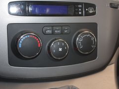 风行汽车 菱智 1.6L MT 中控台中央特写