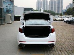 东风悦达起亚  K5 2.0L AT 后备箱整体特写