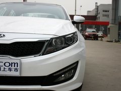 东风悦达起亚  K5 2.0L AT 车辆左前大灯正视图