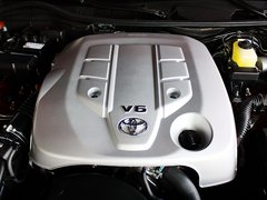一汽丰田  锐志 2.5V AT 发动机主体特写