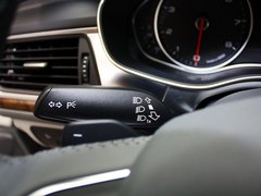 一汽奥迪  35 FSI quattro DCT 方向盘左侧控制杆