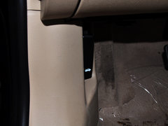 荣威950 2012款 2.0L 自动 典雅版