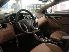 北京现代  朗动 1.8L AT 中控台左侧