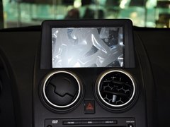 东风日产  2.0L CVT 中控仪表台上方