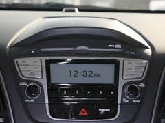 北京现代  ix35 2.0 GLS 4WD AT 中控仪表台上方