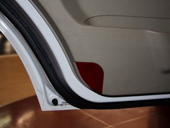陆风X8 2012款 2.4L 手动 探索版汽油4X4豪华型 5座