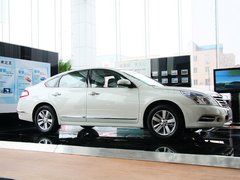 东风日产  天籁 2.0L CVT 车辆正右侧
