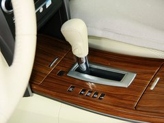 东风日产  天籁 2.0L CVT 挂档把手特写