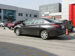 东风日产  轩逸 1.8 XV CVT 车辆左后45度视角