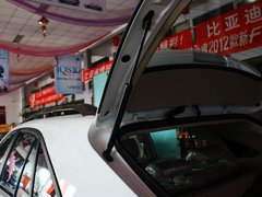 比亚迪S6 2013款 劲悦版 2.0L 手动 尊贵型 5座