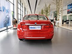 华晨宝马  320Li 2.0T AT 车辆正后方尾部视角