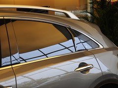 英菲尼迪FX 2013款 FX37 3.7L 自动 超越版 5座