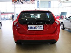 沃尔沃(进口)  V60 2.0T AT 车辆正后方尾部视角
