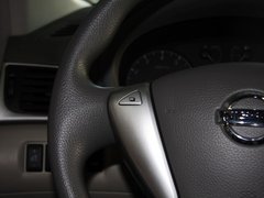 东风日产  轩逸 1.6 XE CVT 方向盘左侧